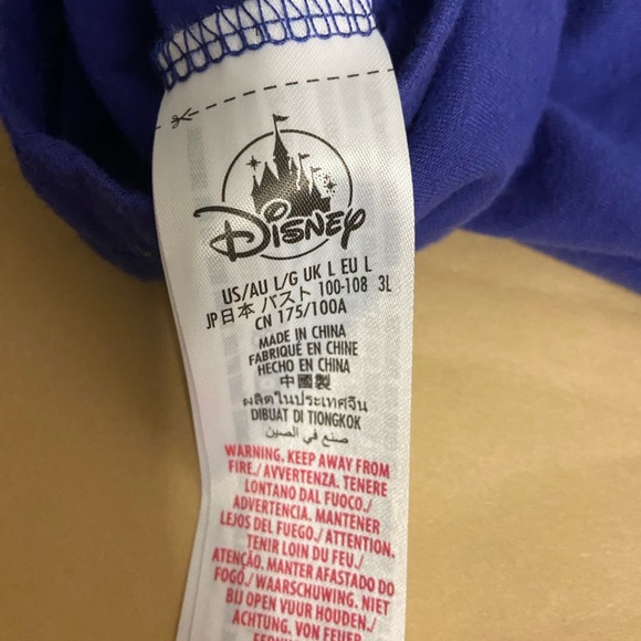 Walt Disney Crop Top Tee. Vault Collection. Size Large. - Picture 7 of 8